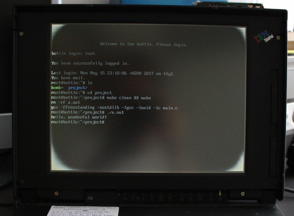 Écran de mon Thinkpad 750C avec Slackware 7.1 installé
